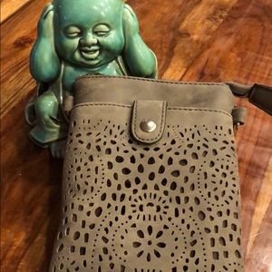 Super fun gray Crossbody little gray bag!